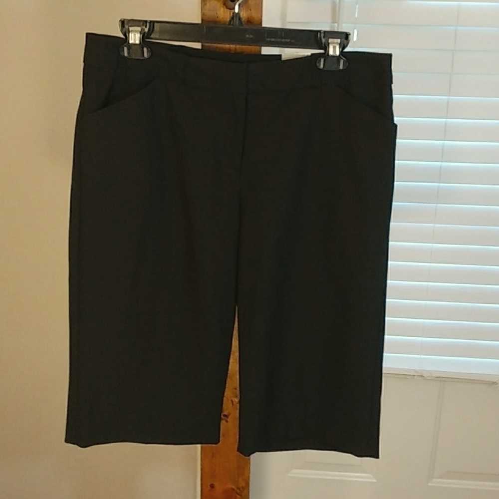 Worthington Stretch Modern Fit Black Summer Bermuda Shorts Size 8 Two Pockets